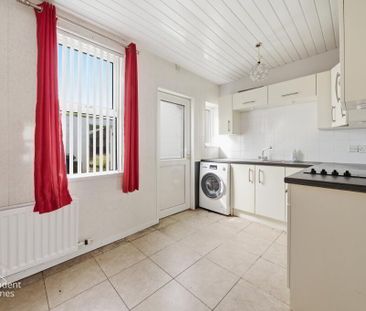 27 Kent Avenue, Larne, BT40 1NB - Photo 2
