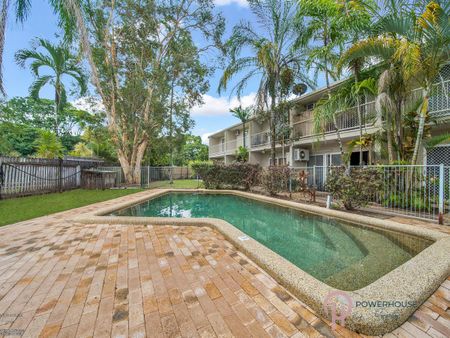 2-Bedroom Townhouse with pool. - Photo 3