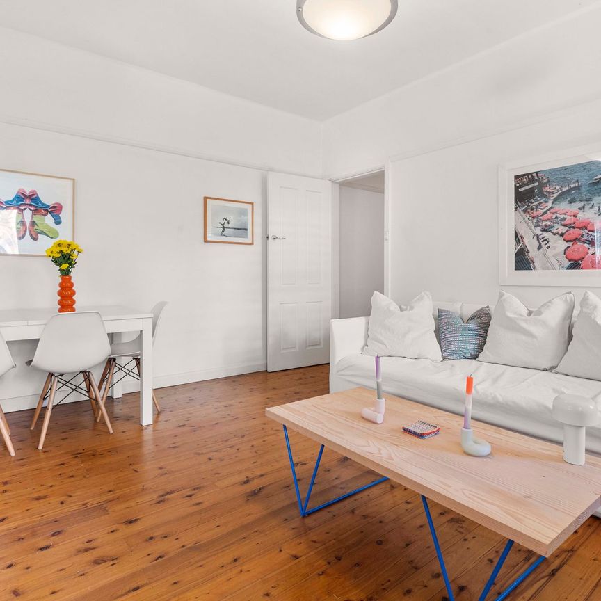 Charming Art Deco Apartment with Garden Outlook - Photo 1