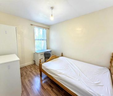 Room in a Shared House, Holbrook Road, E15 - Photo 6