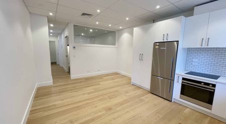 Apartment on Queen St - Photo 3
