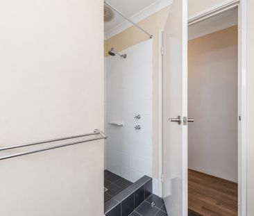 Three Bedroom Home in Baldivis Central - Photo 1