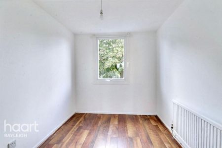 3 bedroom end of terrace house to rent - Photo 2