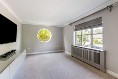 5 bedroom detached house to rent - Photo 2