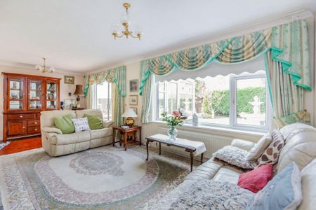 3 Bed Detached House, Park View, LE3 - Photo 2