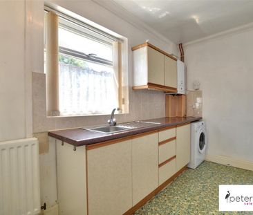2 bedroom end of terrace house to rent - Photo 4