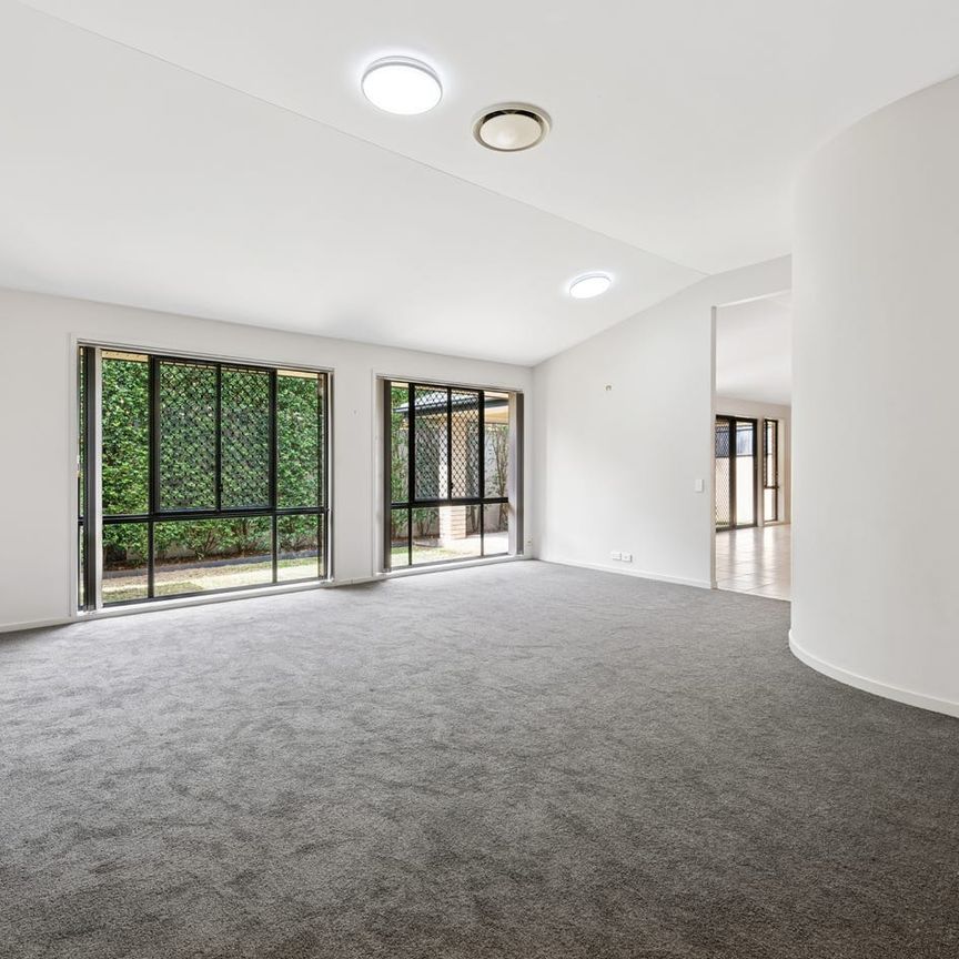 4 Bedroom + Study Home with Ducted Air Conditioning & Solar - Photo 1