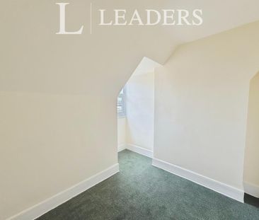 3 bedroom flat to rent - Photo 2