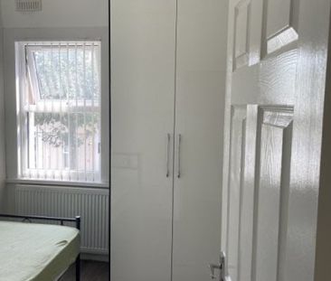 Room in a Shared House, Ham Park Road, E15 - Photo 1