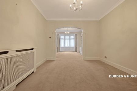 Glenwood Gardens, Gants Hill - Photo 4