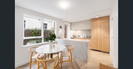 FULLY FURNISHED STUNNING DESIGNER LIVING BY THE BAY - Photo 4