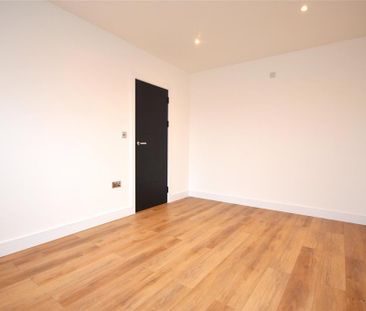 2 bedroom penthouse to rent - Photo 4