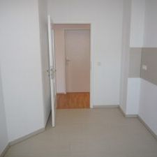 Bergstr. 9, Wohnung 1 ~~~ Balkon, Haus mit Aufzug, Bad mit Wanne und Dusche, Gäste-WC, Abstellraum, Pkw-Stellplatz - Foto 1