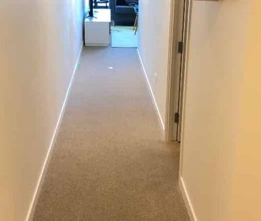 Fully Furnished Inner-City Living - Photo 2
