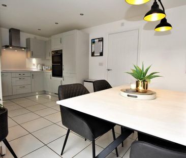 4 bedroom detached house to rent - Photo 4
