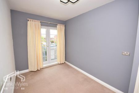 3 bedroom end of terrace house to rent - Photo 5