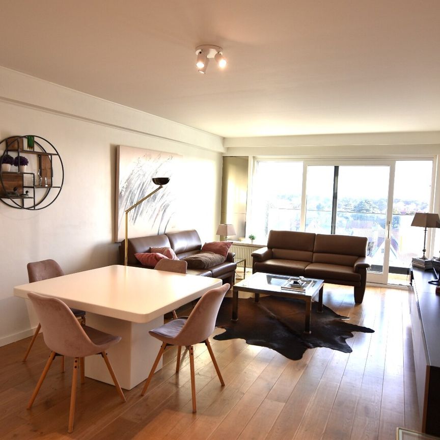 Gemeubeld appartement op de vijfde verdieping gelegen in hartje Zoute op enkele passen van het Albertplein en de zee - Photo 1