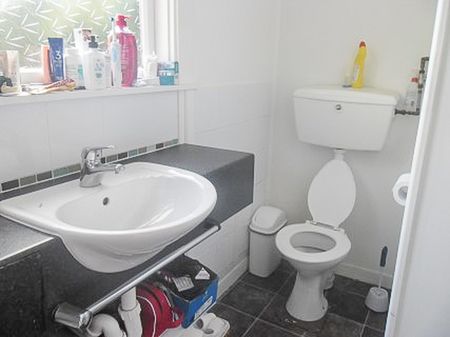 Sunny one-bedroom flat, The Glen - Photo 2