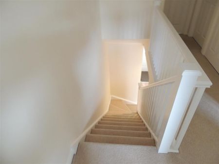 3 bedroom link detached house to rent - Photo 3
