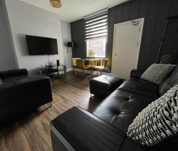 4 bedroom terraced house to rent - Photo 2