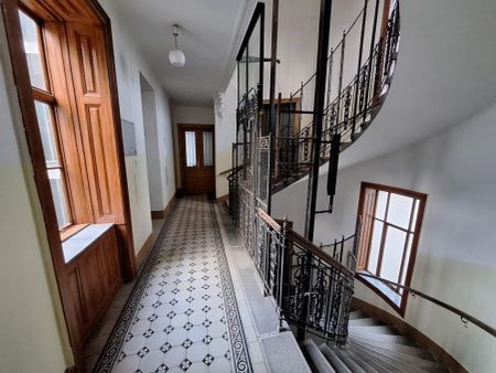 sehr zentral und ruhig gelegen mit Balkon - Stilaltbau Weyringergasse - unbefristet - Photo 2