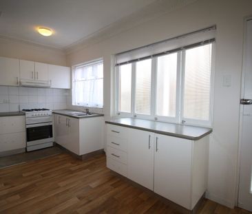 One Bedroom Unit - Superb Location! - Photo 4