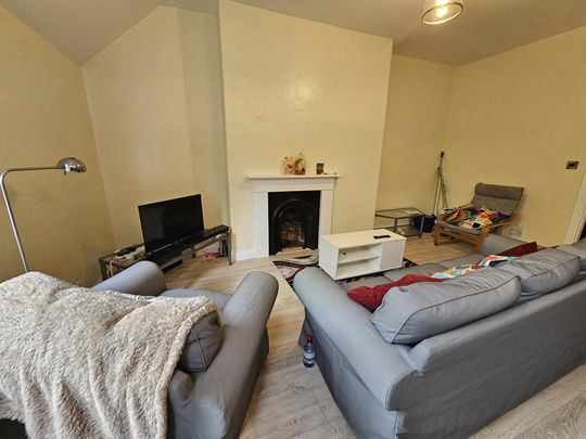 4 bedroom flat to rent - Photo 1