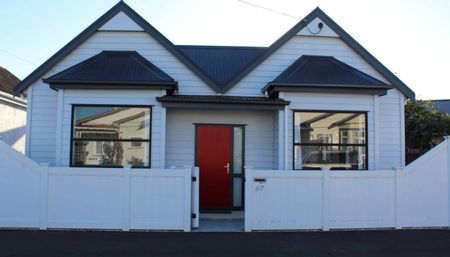 Gorgeous renovation behind the Red Door - Photo 3