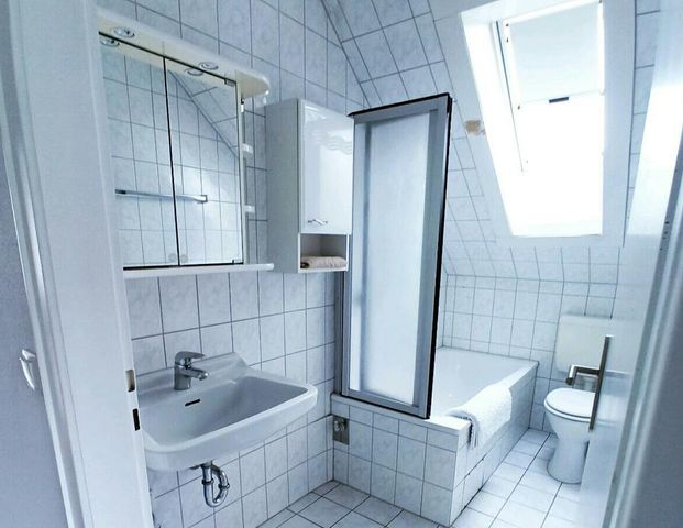 Bereit zum Einzug: 3 Raum DG-Wohnung in Bochum-Linden - Photo 1