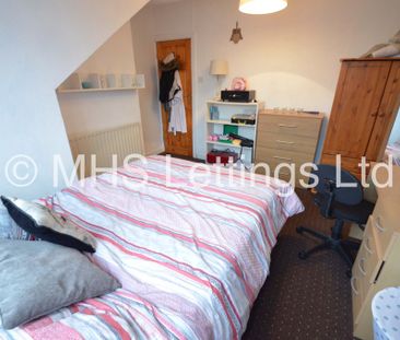 4 Bedroom Mid Terraced House for rent in Mayville Street - Photo 4