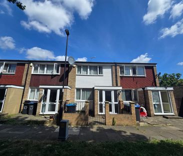 Westmoor Gardens, Enfield EN3, London - Photo 5