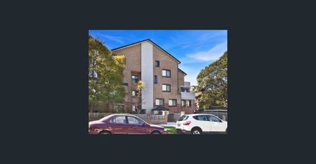 Private Courtyard in Prime Location - Photo 5