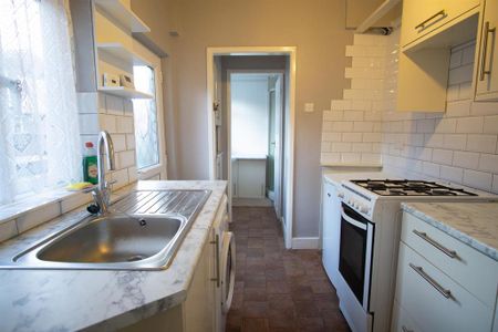 2 bedroom end of terrace house to rent - Photo 5