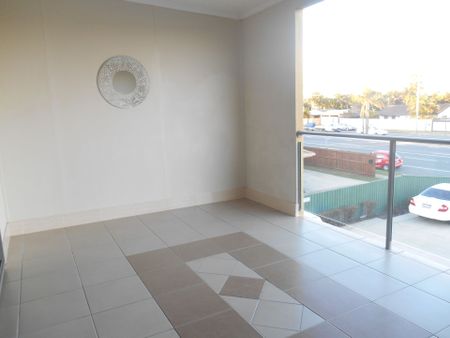 Modern One-Bedroom Unit – Furnished & Fully Air-Conditioned - Photo 4