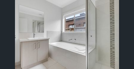 4 Bedroom in Merrifield Estate. - Photo 2