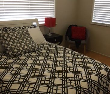 NEWLY RENOVATED FULLY FURNISHED SOUTH MACKAY UNIT - Photo 6