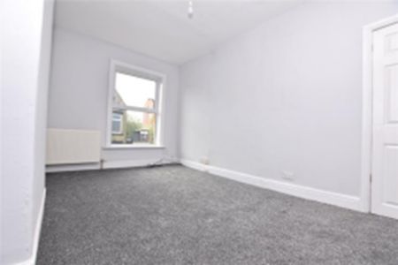 2 Bed End Terrace, Jubilee Place, LS27 - Photo 3