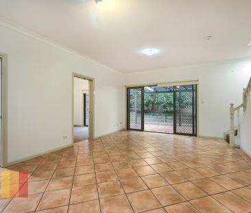 3 BEDROOM TOWNHOUSE WITH MASSIVE COURTYARD - Photo 5