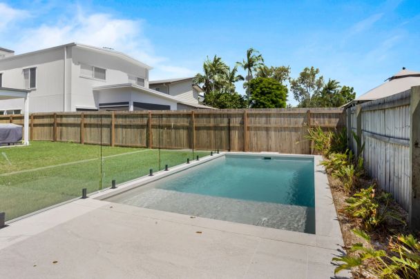 Near new 4-Bedroom Home with Pool & Luxury Features. Contact Julie Sykes 0438 050 110 The weekly rent will increase to $975 on 21.03.2025 - Photo 1