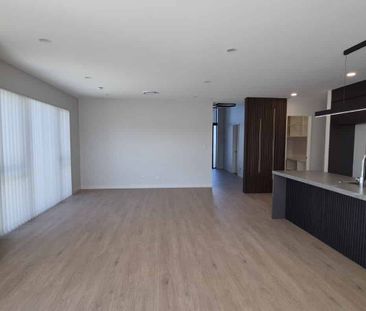 Brand New 5-Bedroom Home in Milldale – Ideal for Extended Families - Photo 1