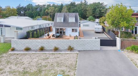 Modern Beachside Living - 3-Bedroom Home in Waikuku Beach - Photo 3
