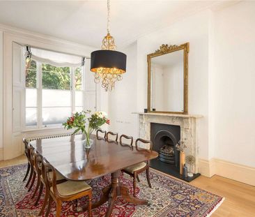 An impressive listed townhouse on one of London's finest garden squares - Photo 4