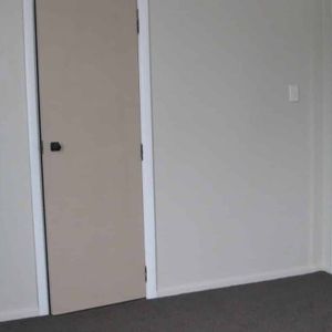 Levin - 3 Bedrooms - Photo 2