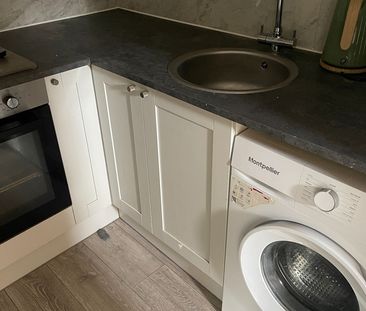 1 Bed Flat, Woodford Road, E7 - Photo 1