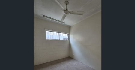 Spacious Home + Single Bay Shed + Huge Outdoor Space! - Photo 4