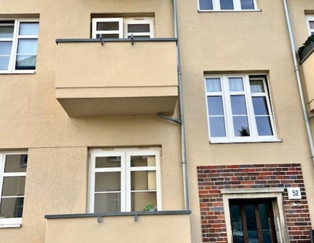 Gemütliche 2-Raum-Wohnung mit überdachtem Balkon im Erdgeschoss - Photo 1