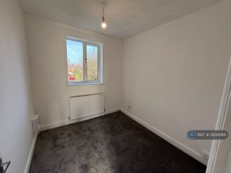 2 bedroom flat to rent - Photo 2