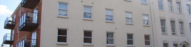 A lovely two bedroom flat available to rent within walking distance to Cabot Circus and the City Centre also within easy access to motorway links and local amenities. Offered on a furnished or unfurnished basis. Available from June. EPC - C - Photo 1