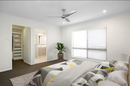 Charming Family Home in Beaconsfield - Photo 4