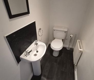 2 bedroom terraced house to rent - Photo 4